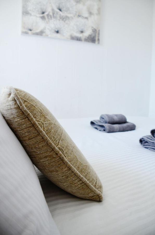 Dreams Serviced Accommodations- Staines/Heathrow Stanwell Zewnętrze zdjęcie
