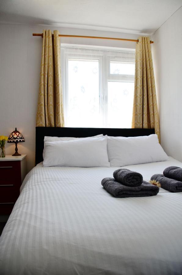 Dreams Serviced Accommodations- Staines/Heathrow Stanwell Zewnętrze zdjęcie