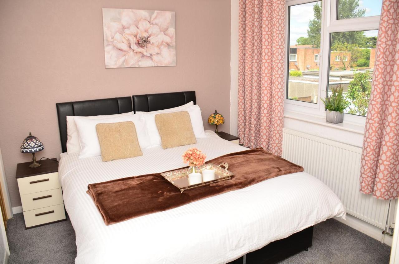 Dreams Serviced Accommodations- Staines/Heathrow Stanwell Zewnętrze zdjęcie