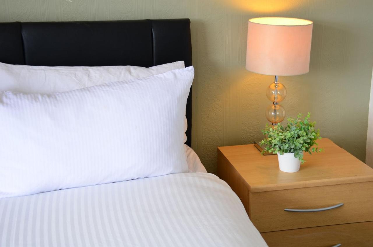 Dreams Serviced Accommodations- Staines/Heathrow Stanwell Zewnętrze zdjęcie