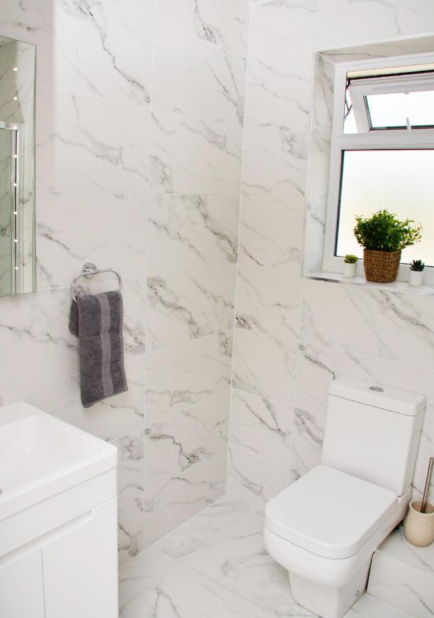 Dreams Serviced Accommodations- Staines/Heathrow Stanwell Zewnętrze zdjęcie