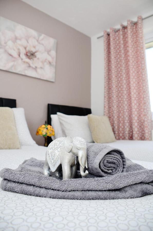 Dreams Serviced Accommodations- Staines/Heathrow Stanwell Zewnętrze zdjęcie