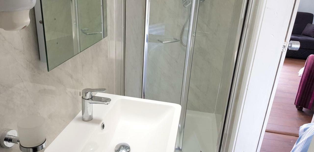 Dreams Serviced Accommodations- Staines/Heathrow Stanwell Zewnętrze zdjęcie