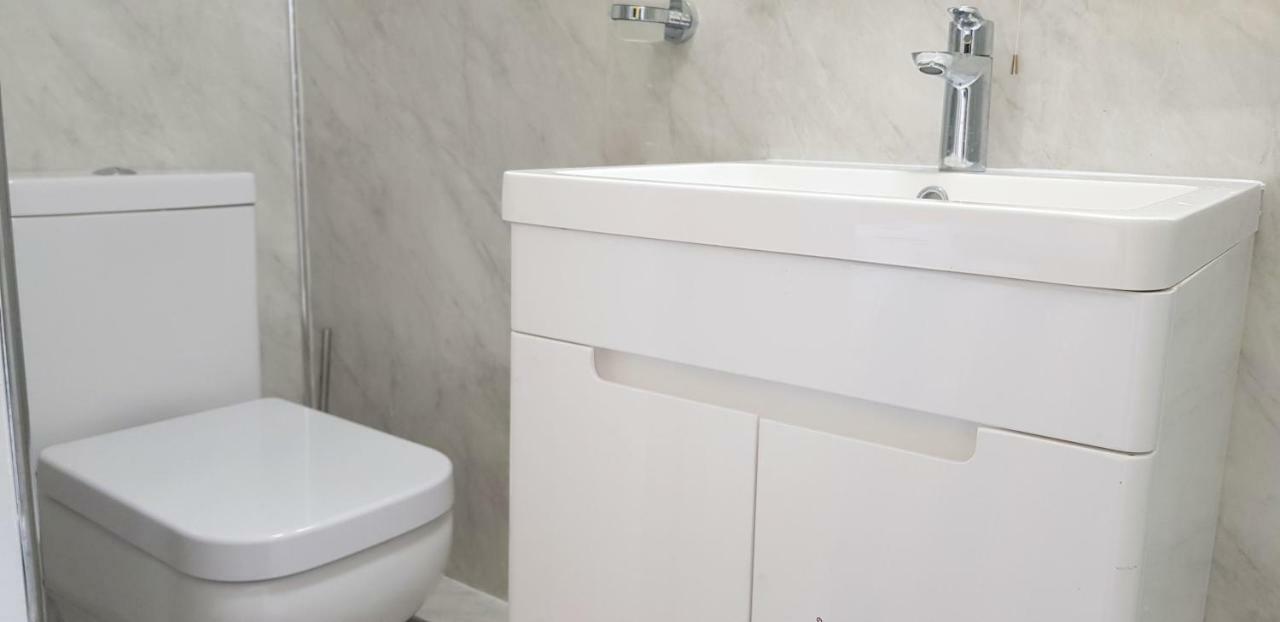Dreams Serviced Accommodations- Staines/Heathrow Stanwell Zewnętrze zdjęcie